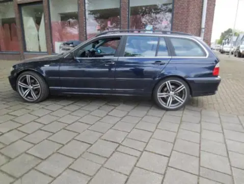 BMW E46 320d Touring 2002 Onderdelen en Plaatwerk