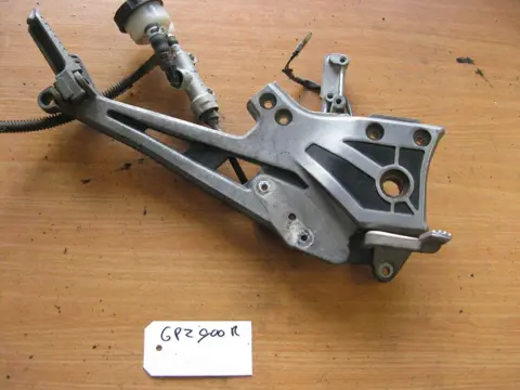 RECHTER SCHETSPLAAT Kawasaki GPZ 900 1984 - 1993