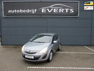 Opel Corsa 1.2-16V Edition Apk 03-12-2026 buitenzijde wat schaafjes van binnen netjes goed rijdend n