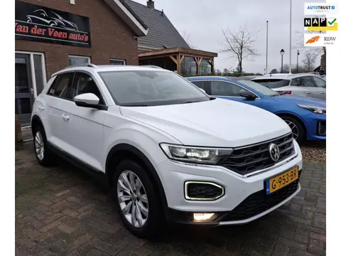 Volkswagen T-Roc 1.5 TSI Sport. volledig leder, dealer onderhouden, stoelverw., navi, carplay, adap.