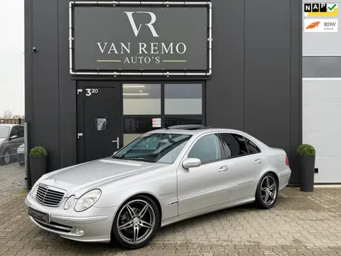 Mercedes-Benz E-klasse E240 Avantgarde|Camera|Schuifdak|Stoelvv|Leder|Xenon|Orig NL|Nap|AMG Look!
