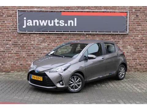 Toyota Yaris 1.5 Hybrid Executive (bj 2017, automaat)