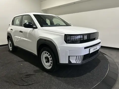 Fiat Grande Panda RED 11kW 44 kWh Nieuwe Red is Wit | Met de witte Panda RED lach je iedereen uit :-