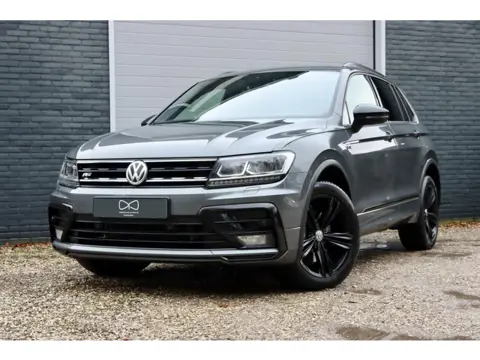 Volkswagen Tiguan 2.0 TSI 4Motion Highline Business R-LINE | 1E EIGENAAR | 230 PK | DEALERONDERHOUDE