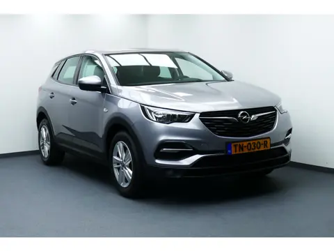 Opel Grandland X 1.2 130Pk Turbo Business Executive. Navi, Clima, Cruise, 17"LMV, Haak 1400kg