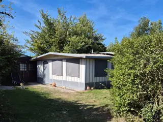 Ruime caravan met voortent op boerderijcamping