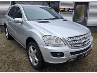 Mercedes-Benz ML 350 4MATIC **AUT-NAVI-CRUISECTRL**