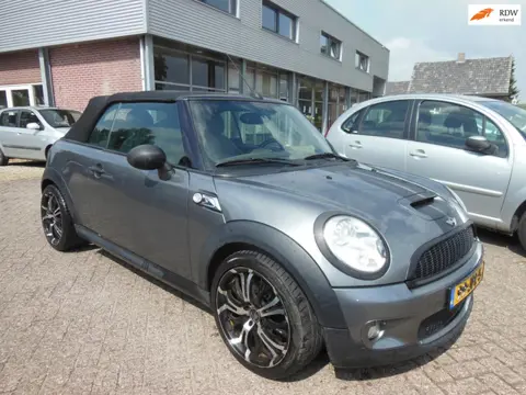 Mini Cabrio 1.6 Cooper S 2009 € 3.250,- MOTOR DEFECT, ZO MEE