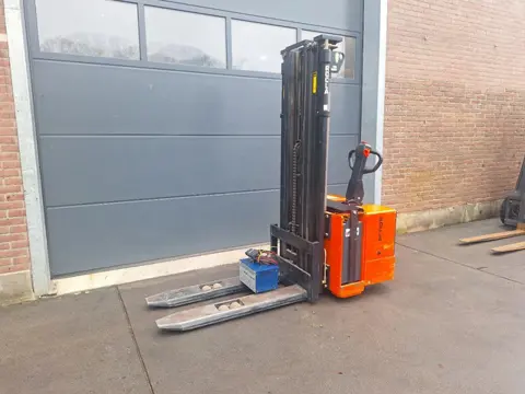 Rocla Stapelaar triplo met accu 2023 en slechts 1127 uur! (0027)