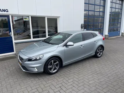 Volvo V40 2.0 T3 R-Design