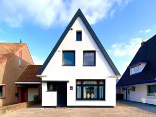 Vakantiehuis is het centrum van het dorp vlakbij het Noordzeestrand
