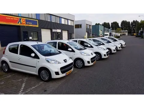 Peugeot 107 1.0-12V Elektra pakket/Nw APK 2 jaar/Garantie,