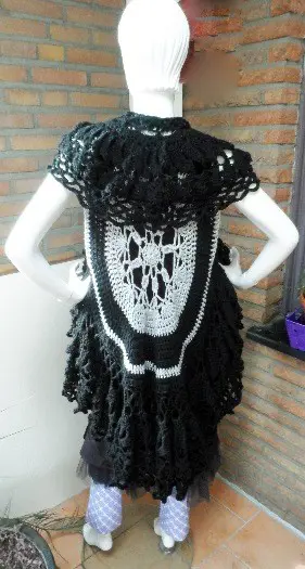 Een mooie zelf gehaakte cirkel vest