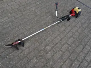 Robin NB 411 bosmaaier