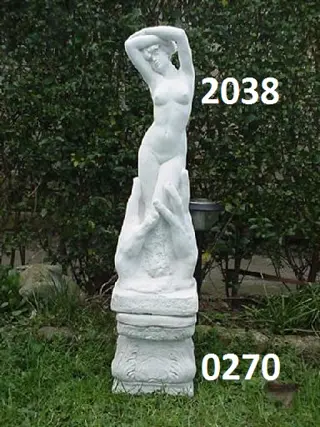 Vrouw op handen dragen met zuil.