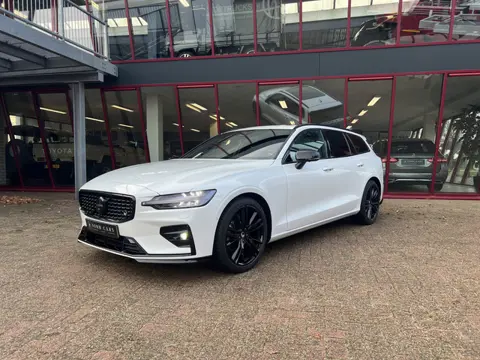 Volvo V60 2.0 B3 Plus Dark | Heico Styling-kit | Pano | H&K | Google Infotainment | Nappa Leder |