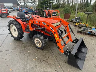 Kubota L1-235 met voorlader