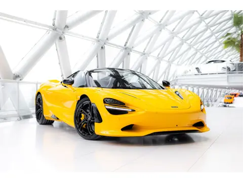 McLaren 750S Spider 4.0 V8 | Volcano Yellow | Electrochromic Roof | Black Pack |