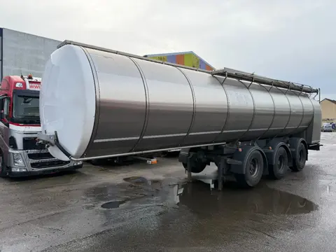 Burg O-3-45T, 2 AXEL STEERING,34000 LITER (bj 2010)