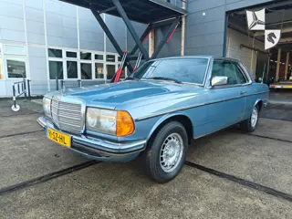 Mercedes-Benz 200-280 (W123) 230 C