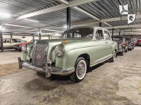 Mercedes-Benz 220 S