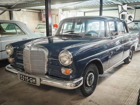 Mercedes-Benz 200-280 (W110) 200 D