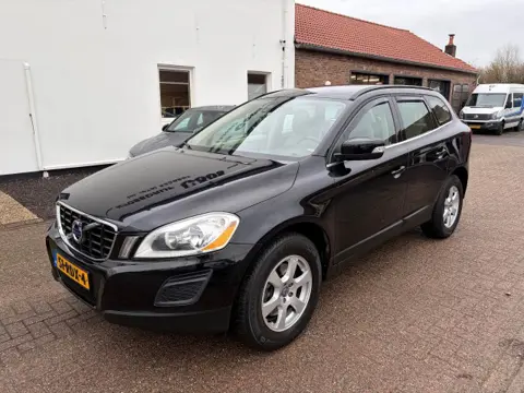 VOLVO XC60 2.0T Momentum Leder