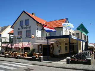 Hotelkamer met terras en veel privacy bij het strand