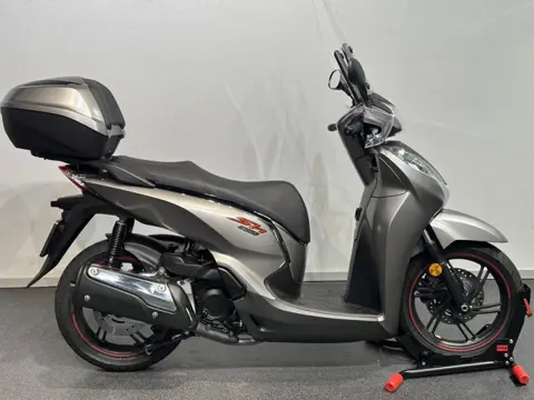 Honda SH300 (bj 2021)