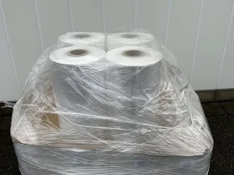 Pallet met 30 rollen krimpfolie voor komkommers