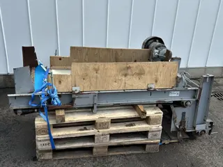 Zelfbouw transportband 160 x 60 cm met verstelbare ijzeren rol  Gebruikt als ontsteningsmachine