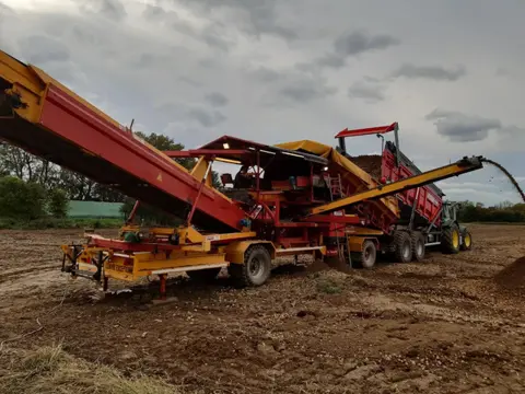 Spinnekop Combine stortbunker met reiniger, inspectietransportband en lift
