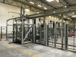 Sorma lege palletvoorraad met portaal en shuttle