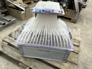 Lehners handzaaimachine voor trays met 216 cellen