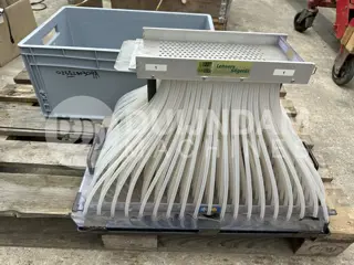 Lehners handzaaimachine voor trays met 285 cellen