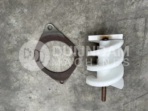 Diverse gebruikte boren en boorplaten t.b.v. Javo potmachines