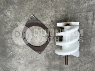 Diverse gebruikte boren en boorplaten t.b.v. Javo potmachines