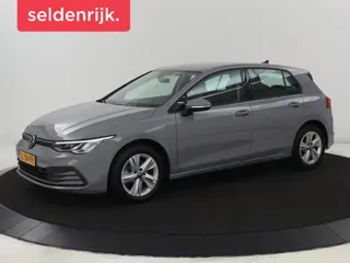 Volkswagen Golf 1.0 eTSI Life | Camera | Carplay | Navigatie |  Sfeerverlichting | Parkeerhulp | Ada