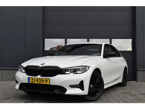 BMW 3-serie 318d Executive Edition Sport Trekhaak - Head-up - Carplay - Cruise