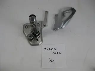 LINKER SCHETSPLAAT Triumph Tiger 1050 2007 - 2010