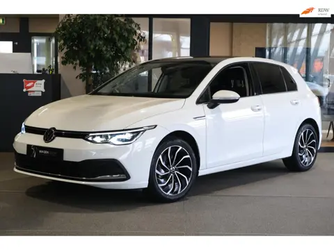 Volkswagen Golf 8 1.5 TSI Style Navi IQ Led Trekhaak Acc Pdc Climate