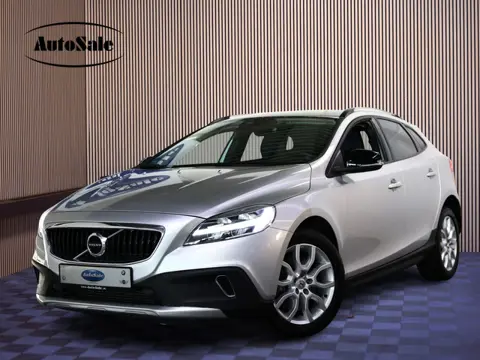 Volvo V40 Cross Country 1.5 T3 Momentum 52000 km ! AUTOMAAT NAV CAMERA '17