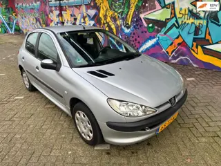 Peugeot 206 1.4 One-line met 160 dkm stuurbekrachtiging 5 deuren nette auto bouwjaar 2007 apk 30-6-2