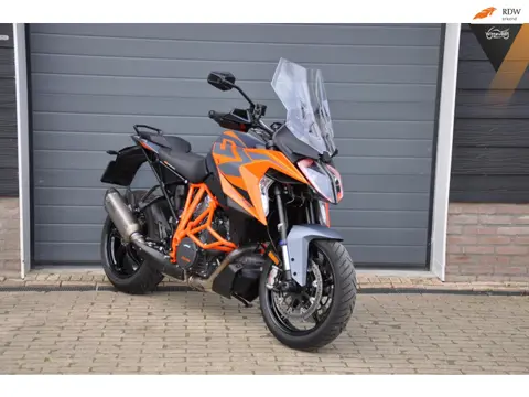 KTM 1290 SuperDuke GT 9000 km en Akrapovic! BTW motor