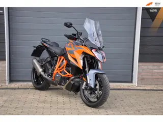 KTM 1290 SuperDuke GT 9000 km en Akrapovic! BTW motor