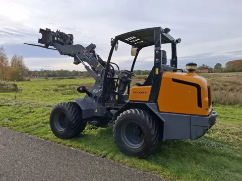 Giant V6004 T shovel