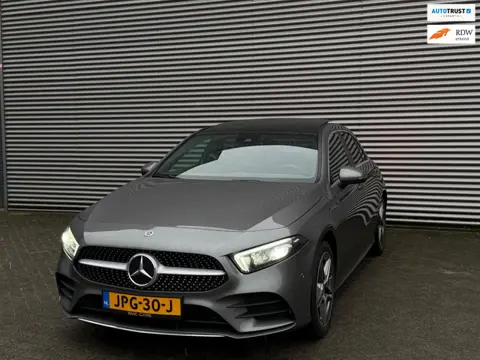 Mercedes-Benz A-klasse A250e AMG l PANO l GARANTIE l VOL