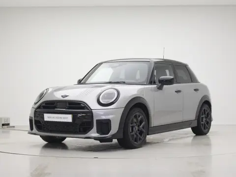 MINI 5-deurs Cooper C John Cooper Works M | 17" | Comfort Acces | Stoel/Stuurverwarming | Panorama |