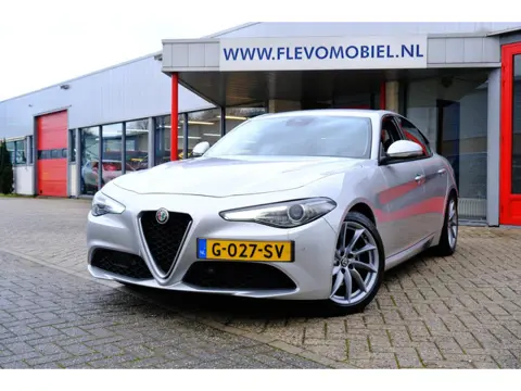Alfa Romeo Giulia 2.2 180pk Super Aut.Navi|Xenon|Cam|LMV|Half Leder