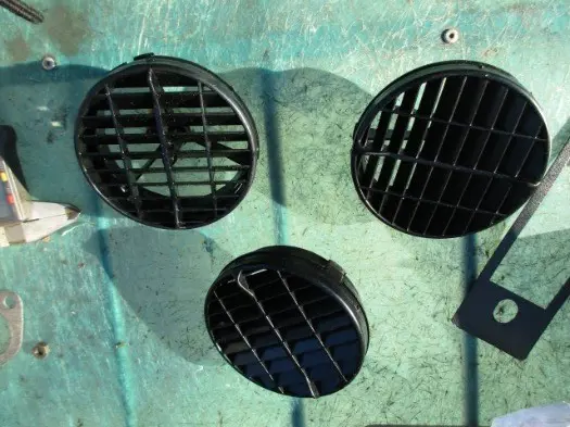 Air intake grilles on dashboard Lamborghini Urraco